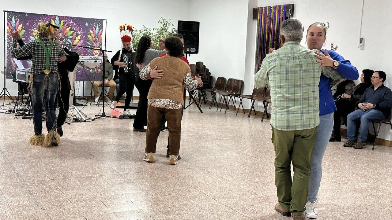 Baile de Carnaval da Associação DancAvis Sonhos com Vida